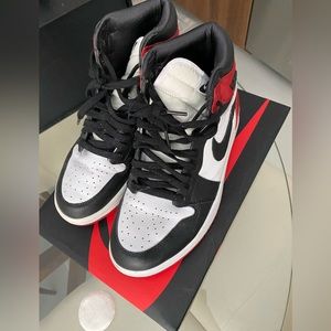 Air Jordan 1 satin red